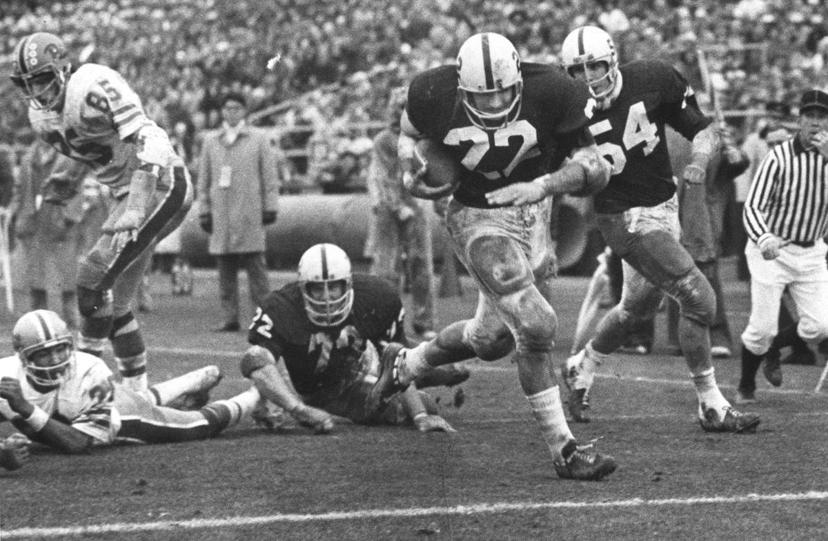 John Cappelletti scores against Pitt in 1973.