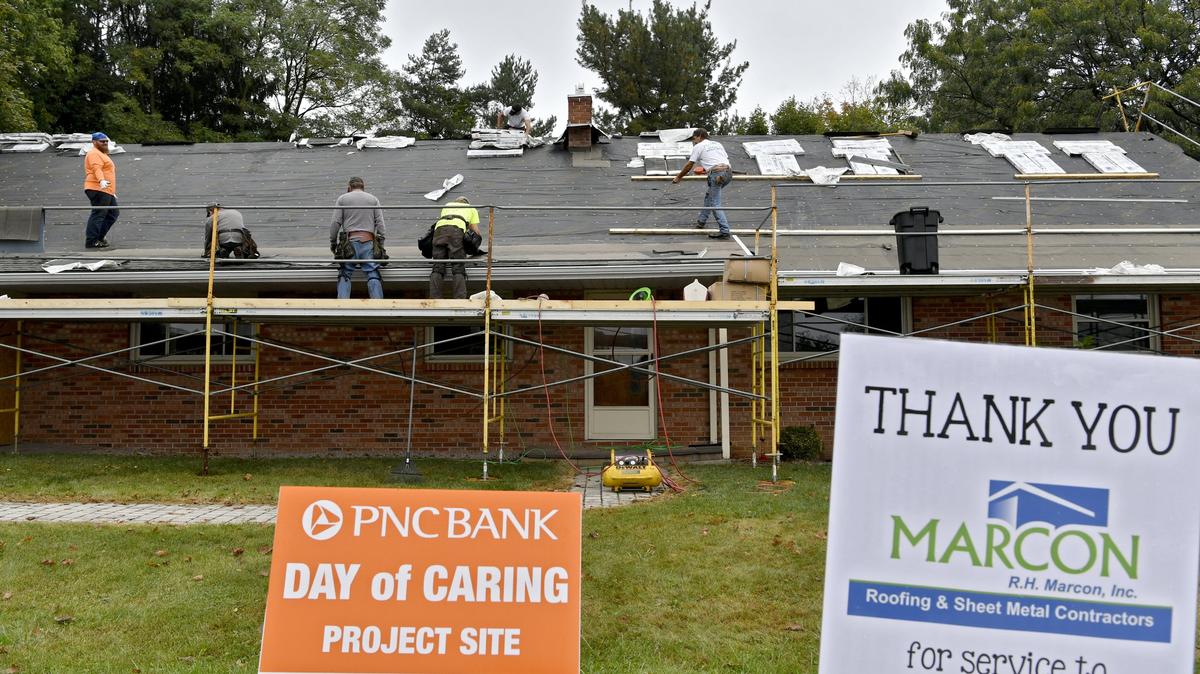 A crew form Marcon puts a new roof on a Strawberry Field home as part of the United Way Day of Caring on Thursday, Oct. 3, 2019.