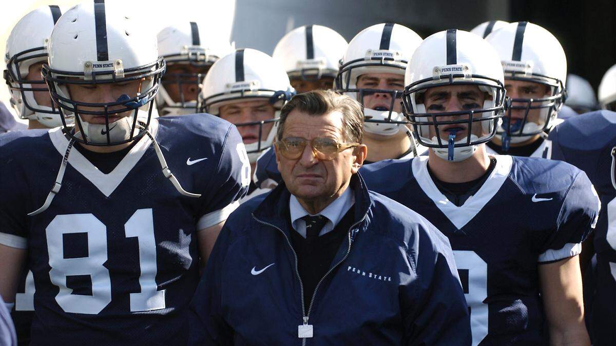 Joe Paterno waits in the tunnel before a Penn State football game.  CDT/Nabil K. Mark