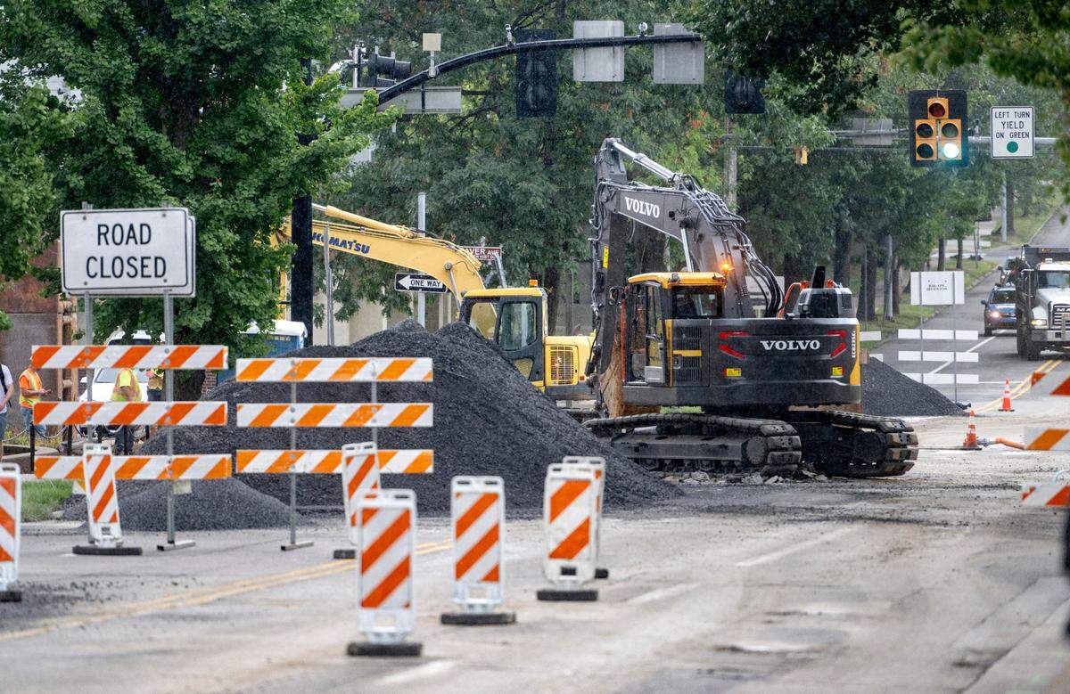 Construction crews work at the intersection of Atherton Street and Beaver Avenue on Tuesday, Aug. 23, 2022.