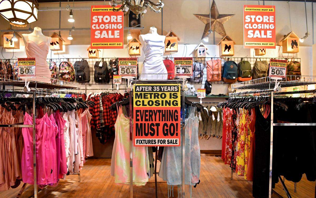 Metro clothing store on College Avenue in State College is closing after 35 years in business.
