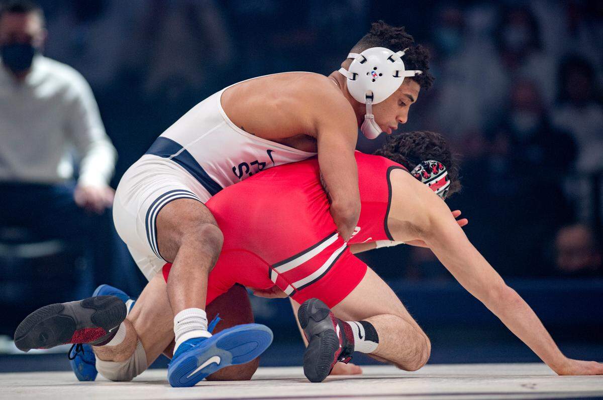Penn State’s Roman Bravo-Young controls Ohio State’s Brady Koontz in the 133 lb bout of the match on Friday, Feb. 4, 2022.