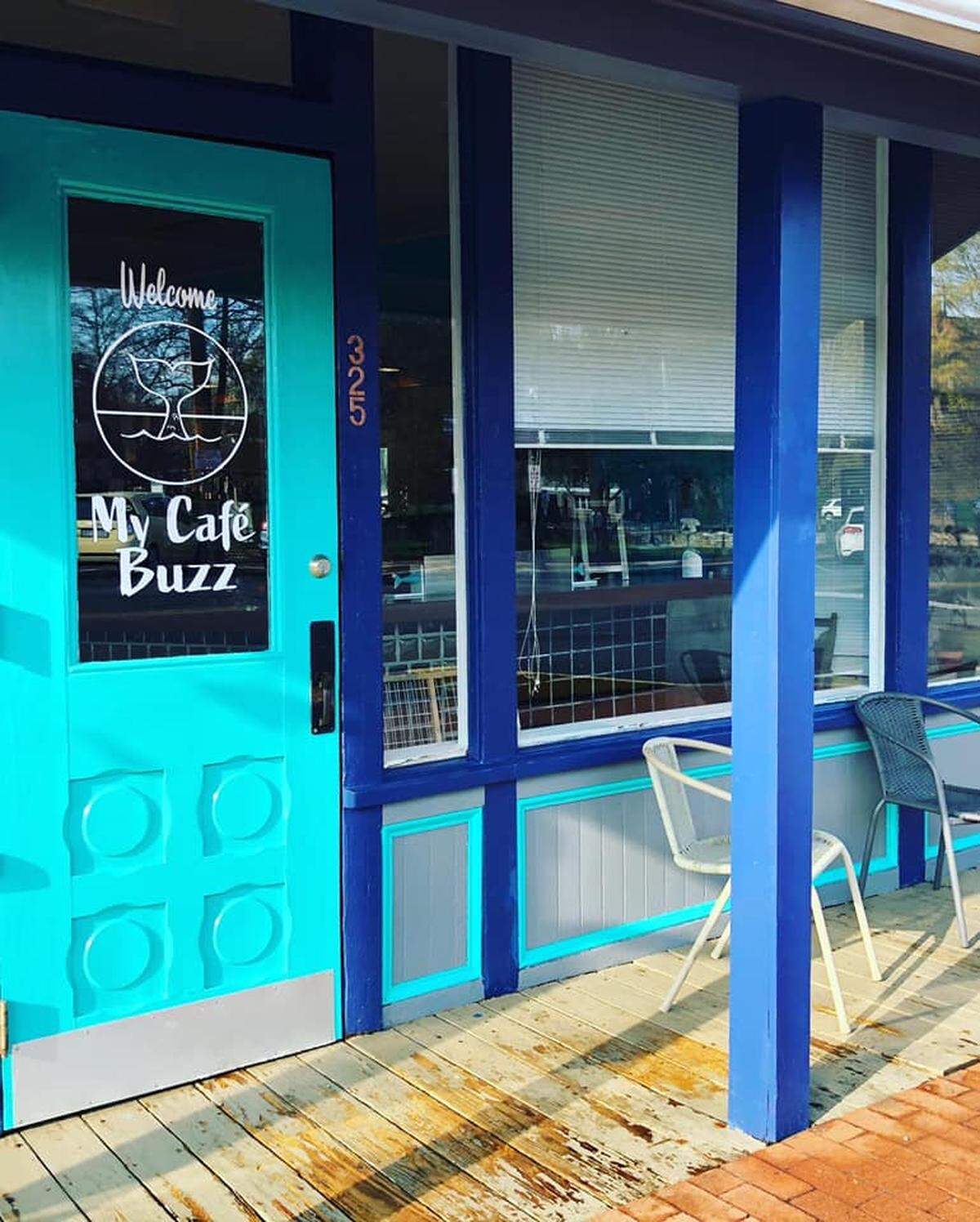 My Cafe Buzz offers ample outdoor seating on a partially shaded patio.