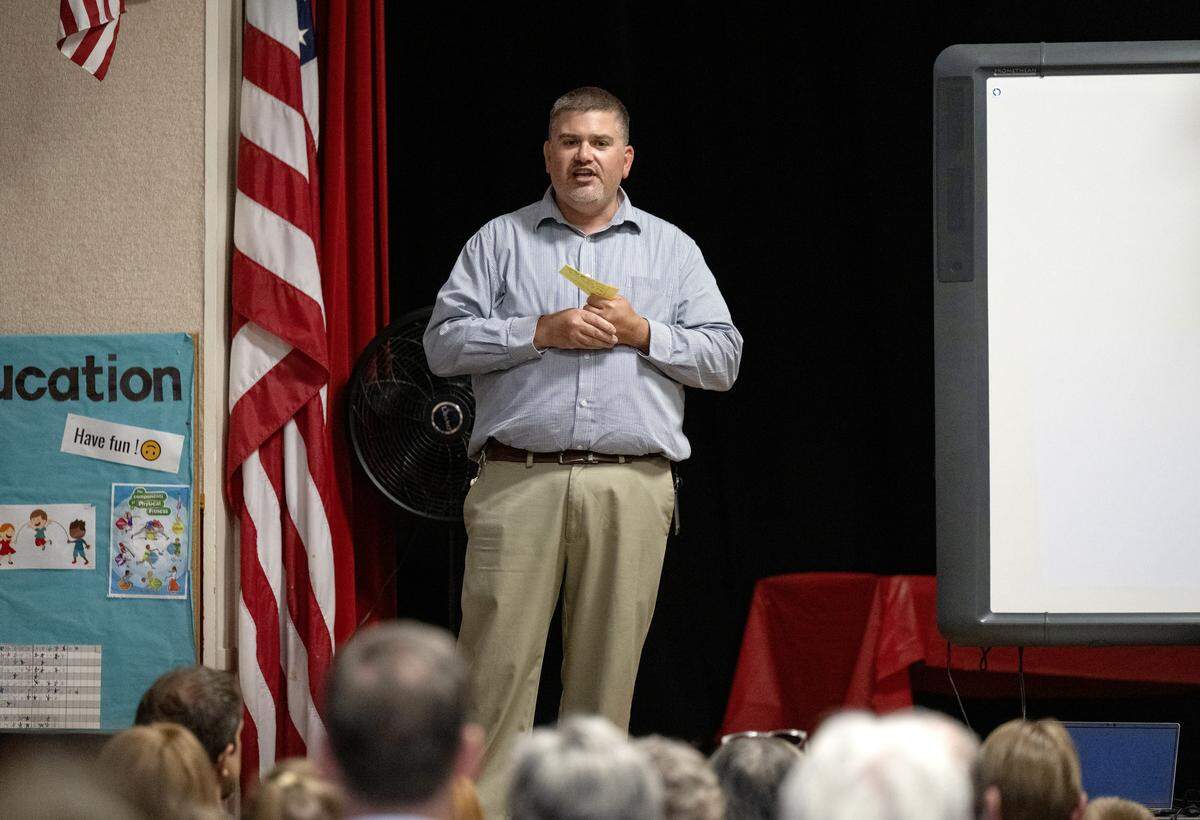 Benner Elementary School principal Dan Park greets visitors at the farewell celebration on Monday, June 1, 2026.
