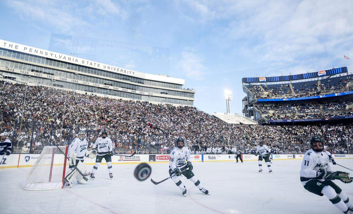 Penn State men’s ice hockey fared well when it came to the NCAA’s multi-year Academic Progress Rate (APR) scores, as it scored a perfect 1,000 in 2024-25 and earned national recognition from the NCAA as a result.