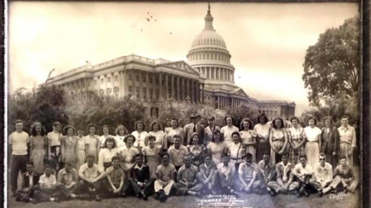 Students from Howard High School took a trip to Washington, D.C., on June 2, 1947.