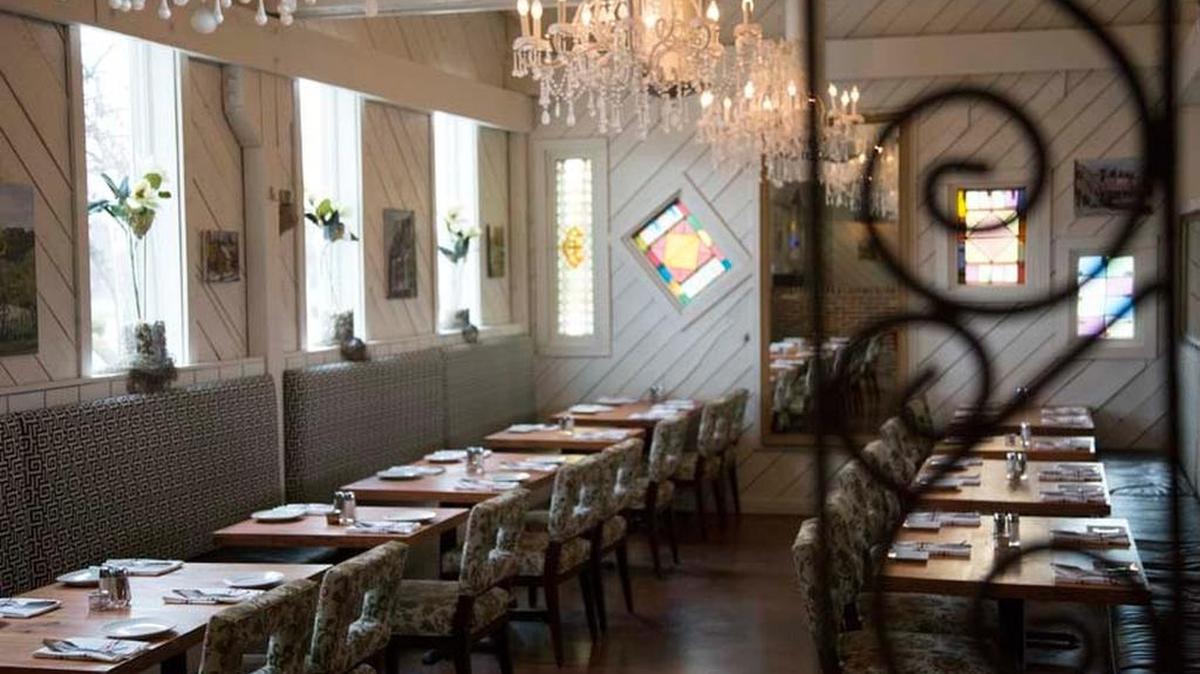 Gigi’s offers seasonal ingredients sourced from local farmers and artisan producers in its kitchen and bar.