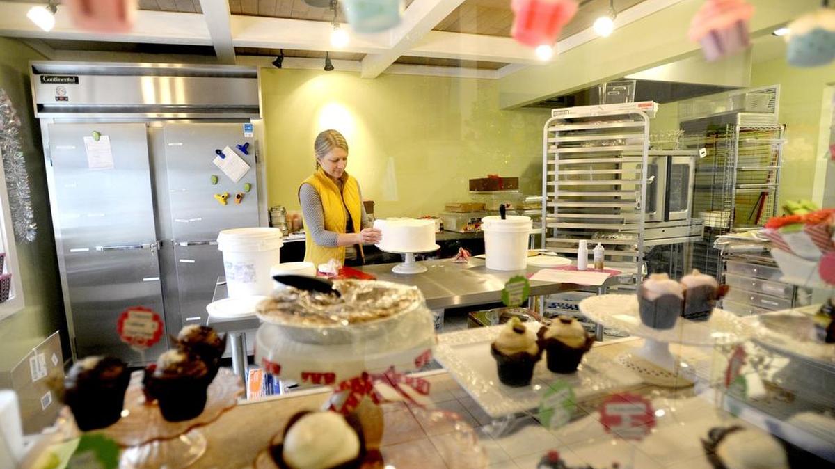 Mary Hilliard ices a cake at Dolce Vita Desserts in Lemont in 2013. The shop plans to move to a larger location in State College in early 2017.