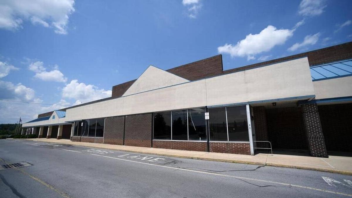 A Giant Food Store is coming to Hills Plaza in State College. But when it opens in late 2018, another Giant store, located at at 2222 E. College Ave., will close.