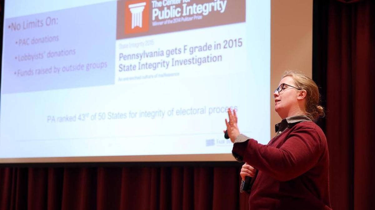 Fair District Centre County Outreach Coordinator Andrea Harman discusses how to “Solve Pennsylvania’s Gerrymandering Problem” Monday at Foxdale Village.