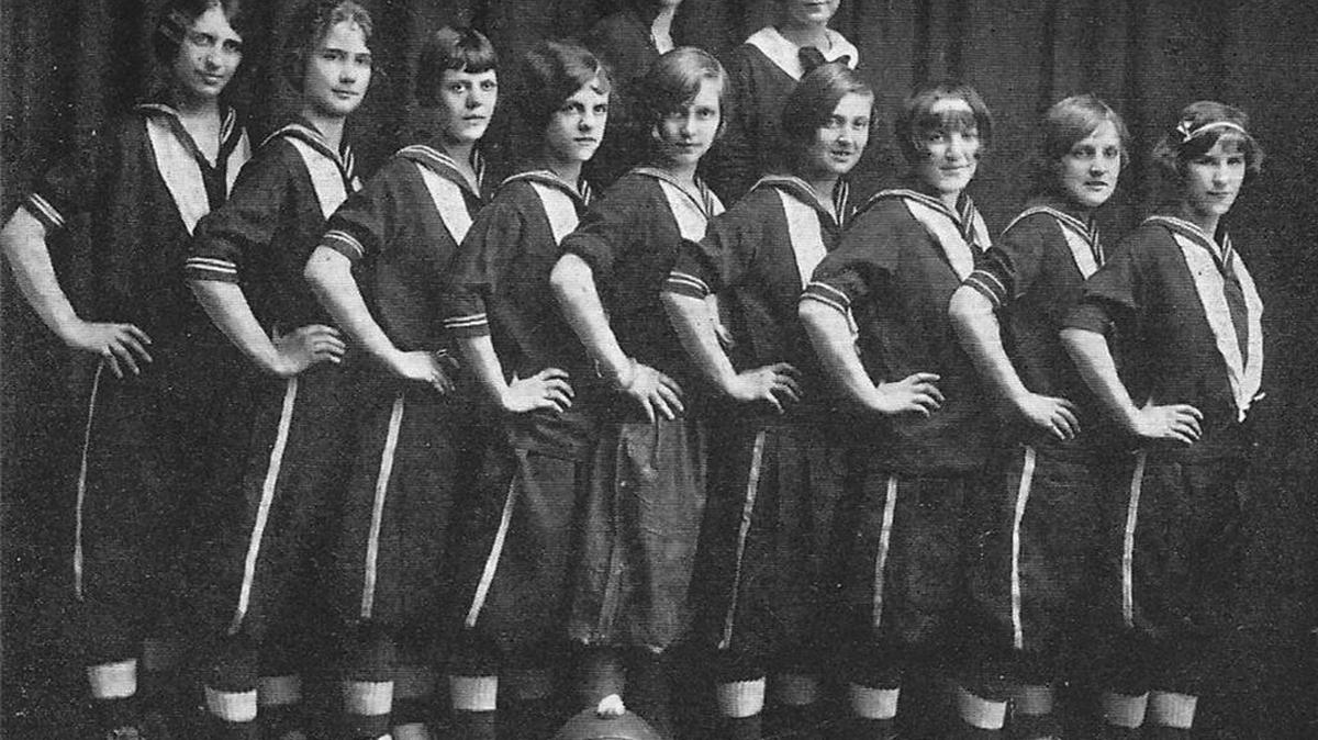 Pictured is the 1925 Bellefonte High School girls’ basketball team.