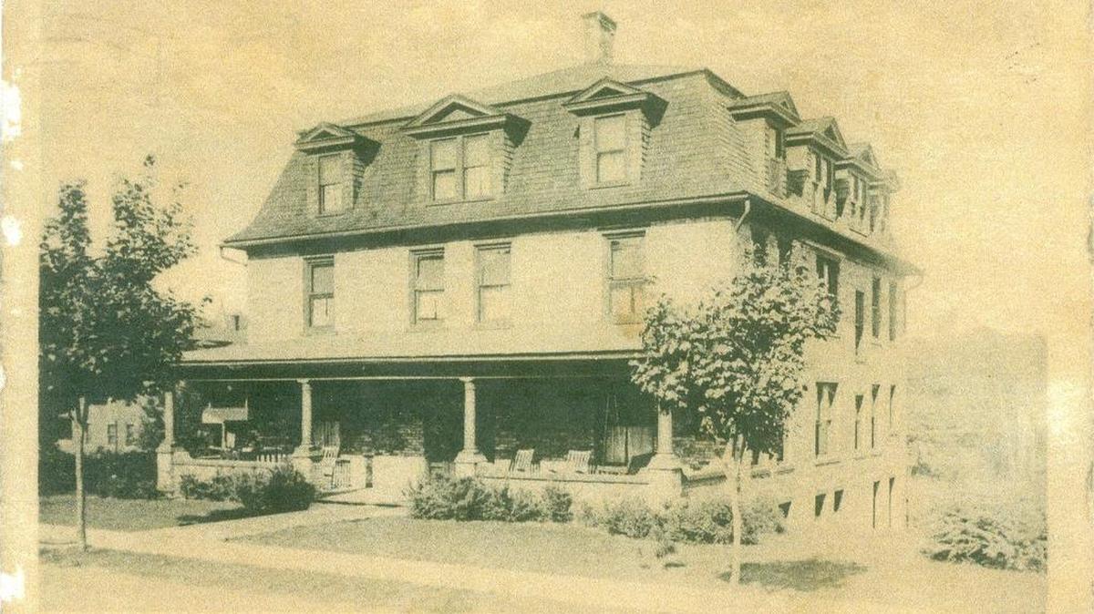 This postcard, dated July 1, 1922, features a boarding house, located at 512 E. College Ave., in State College.