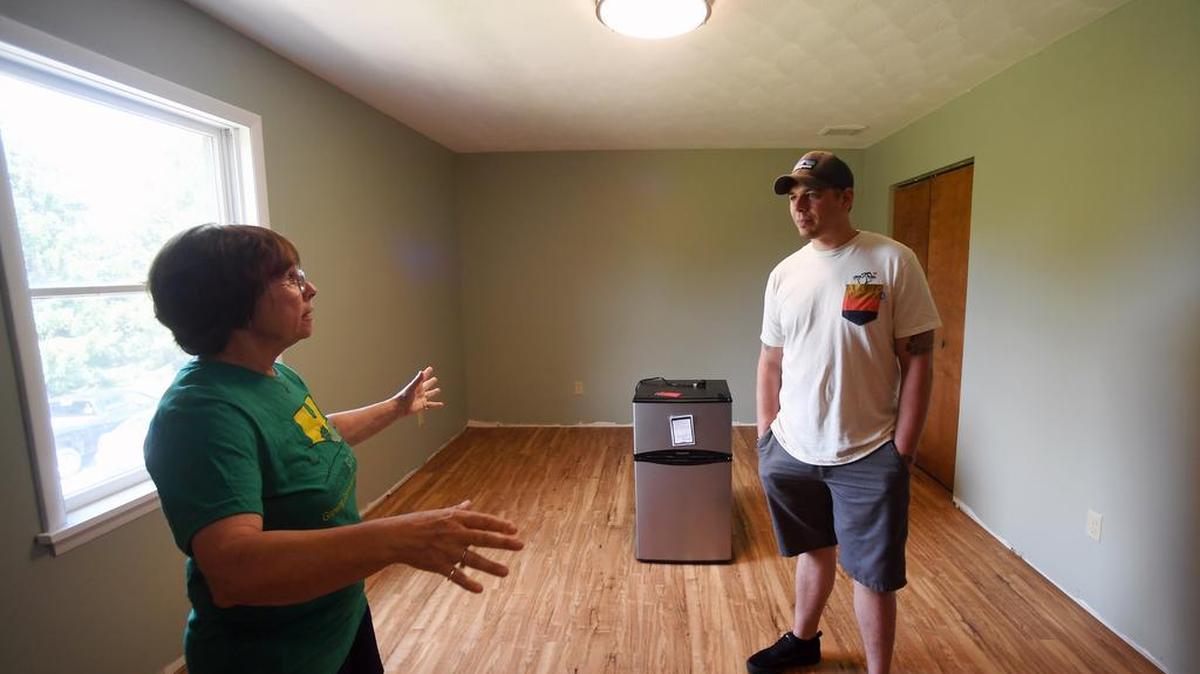 ACRES Executive Director Bella Bregar talks with Pete Peters, of SpareChange, about the ACRES project Saturday.