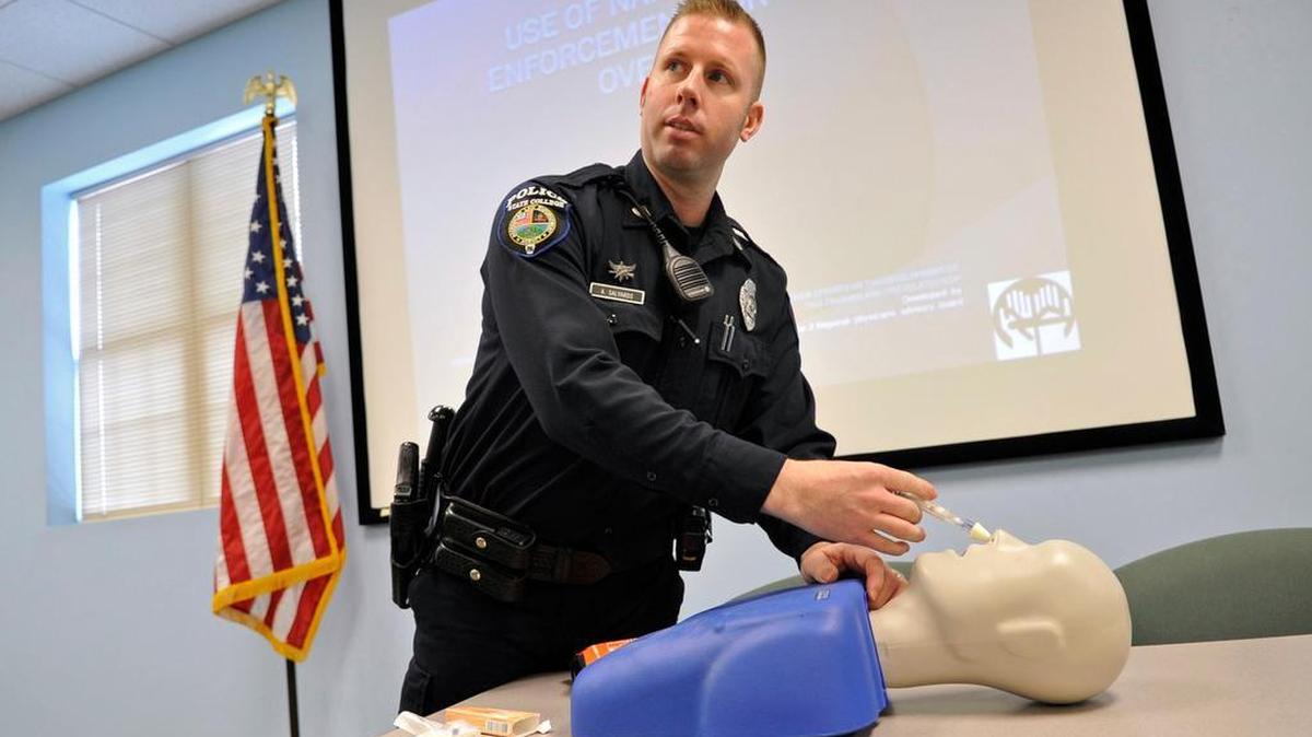 Officer Adam Salyards demonstrates how to use the nalozone hydrochloride on a dummy. State College police officers are undergoing training in the use of naloxone hydrochloride “narcan” for use in opioid overdoses Jan. 27, 2016.