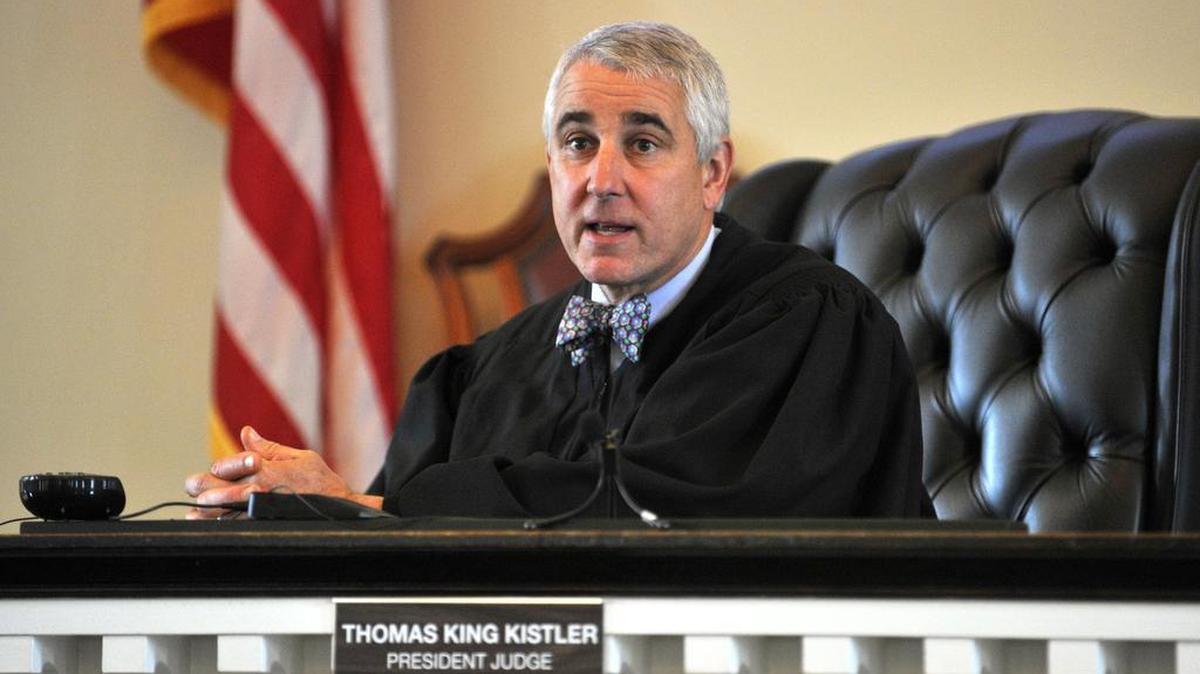 Judge Thomas King Kistler speaks to students in his courtroom in 2015.