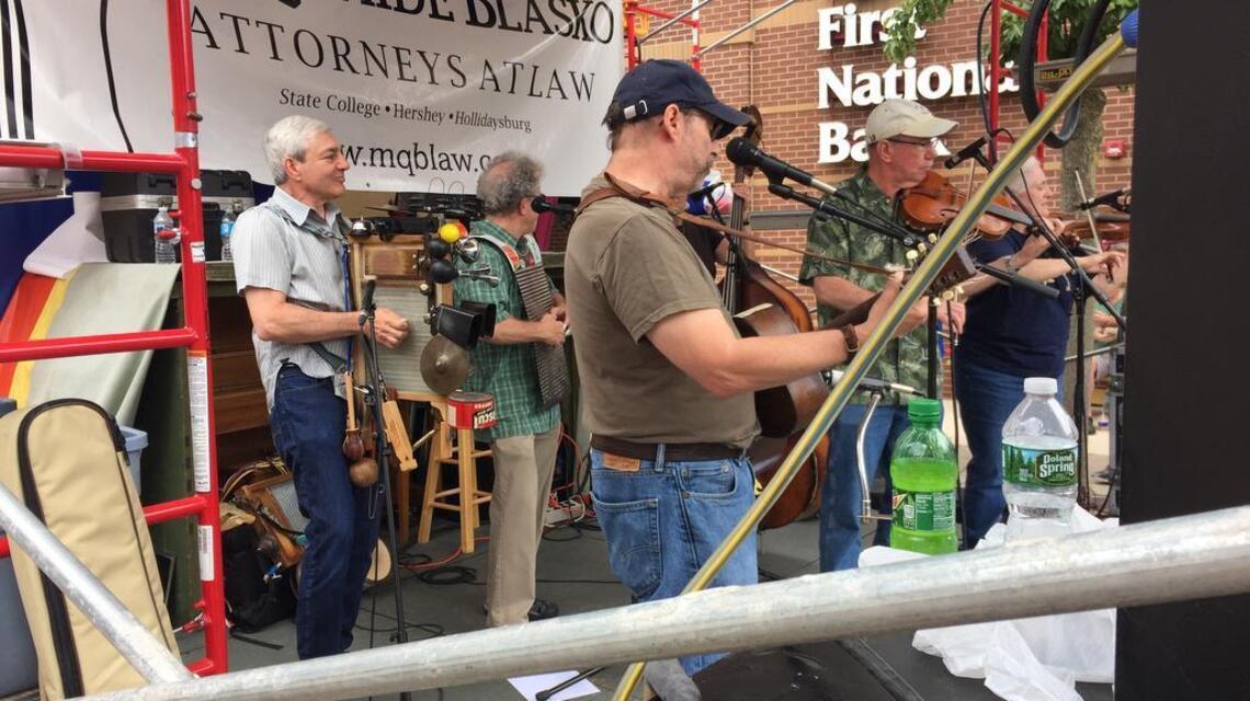 Spanier plays washboard at Arts Fest