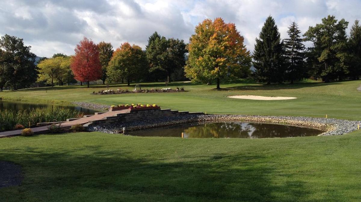 Harris Township supervisors on Monday approved a preliminary land development plan for a 100-room hotel at Mountain View Country Club.