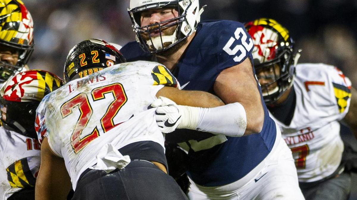 Offensive lineman Ryan Bates (52) blocks Maryland defensive back Isaiah Davis (22) during the game against Maryland at Beaver Stadium on Saturday, Nov. 24, 2018. No. 12 Penn State won 38-3.