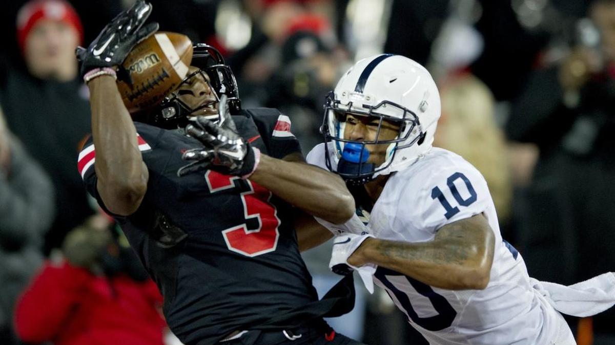 Ohio State wide receiver Michael Thomas makes a catch in the end zone for a touchdown past Penn State cornerback Trevor Williams during the Saturday, October 17, 2015 game at Ohio Stadium.