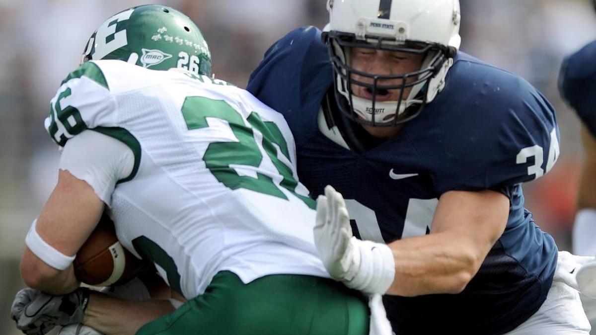 Penn State’s Nate Stupar, seen here against Eastern Michigan in 2011, signed with the New York Giants on Wednesday