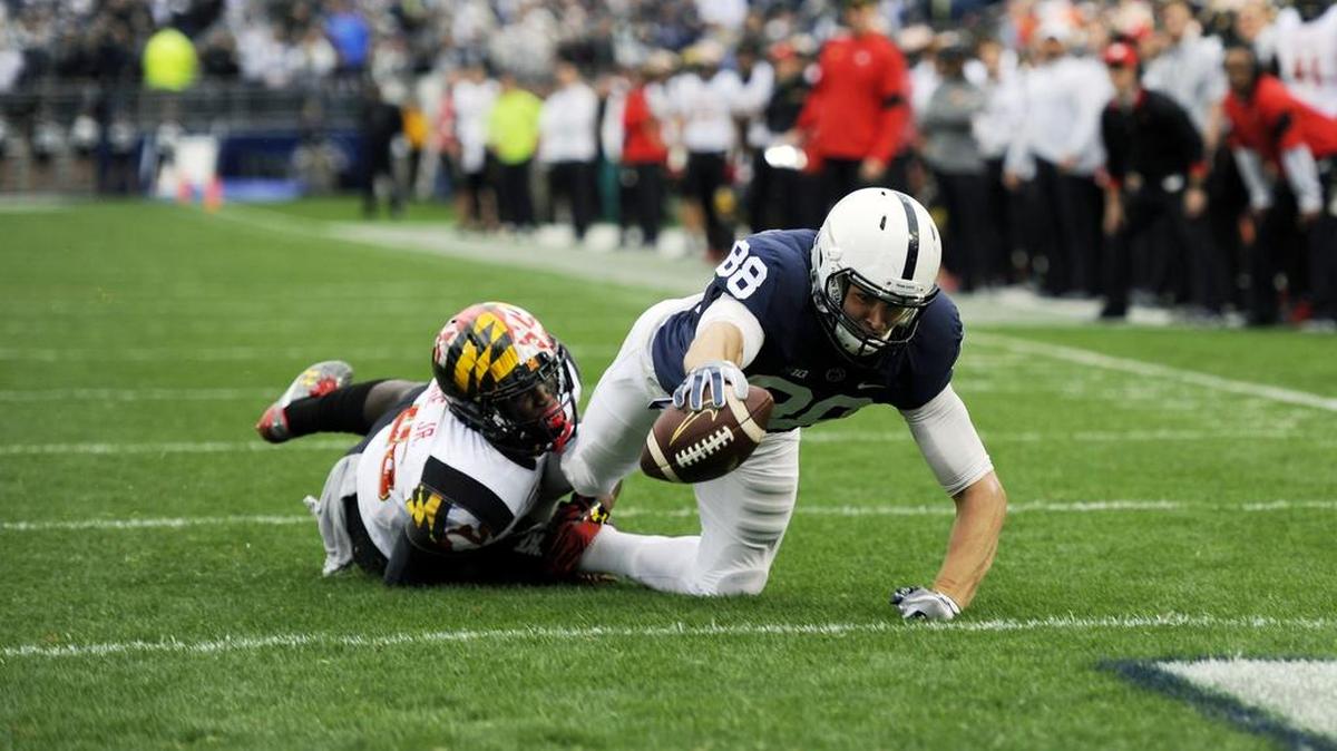 Penn State tight end Mike Gesicki scores the first touchdown of the game against Maryland as the Nittany Lions lead 24-14 at the half.