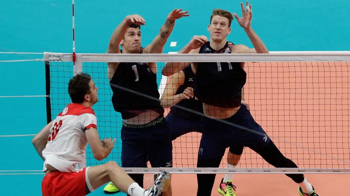 United States' Matthew Anderson, left, and Max Holt go up to block a shot by Poland's Mateusz Mika in a men's quarterfinal volleyball match at the 2016 Summer Olympics in Rio de Janeiro, Brazil, Wednesday, Aug. 17, 2016. (AP Photo/Robert F. Bukaty)