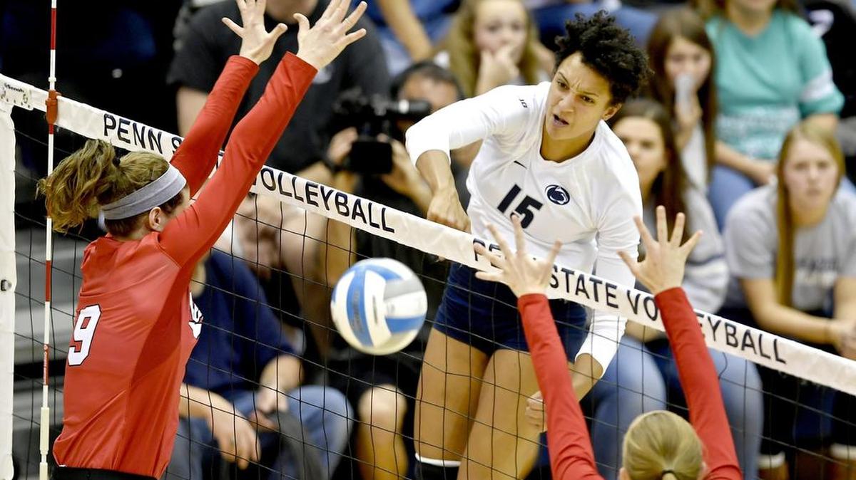 Penn State’s Haleigh Washington gets a point past Nebraska defenders during the Friday, November 4, 2016, game in Rec Hall.
