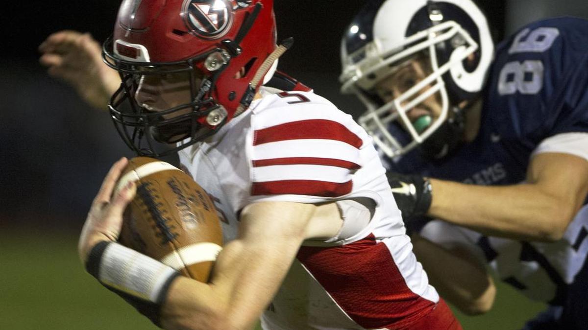 Bellefonte running back Dylan Deitrich runs with the ball during a game against Penns Valley Friday, Oct 7, 2016. Bellefonte won 35-7.