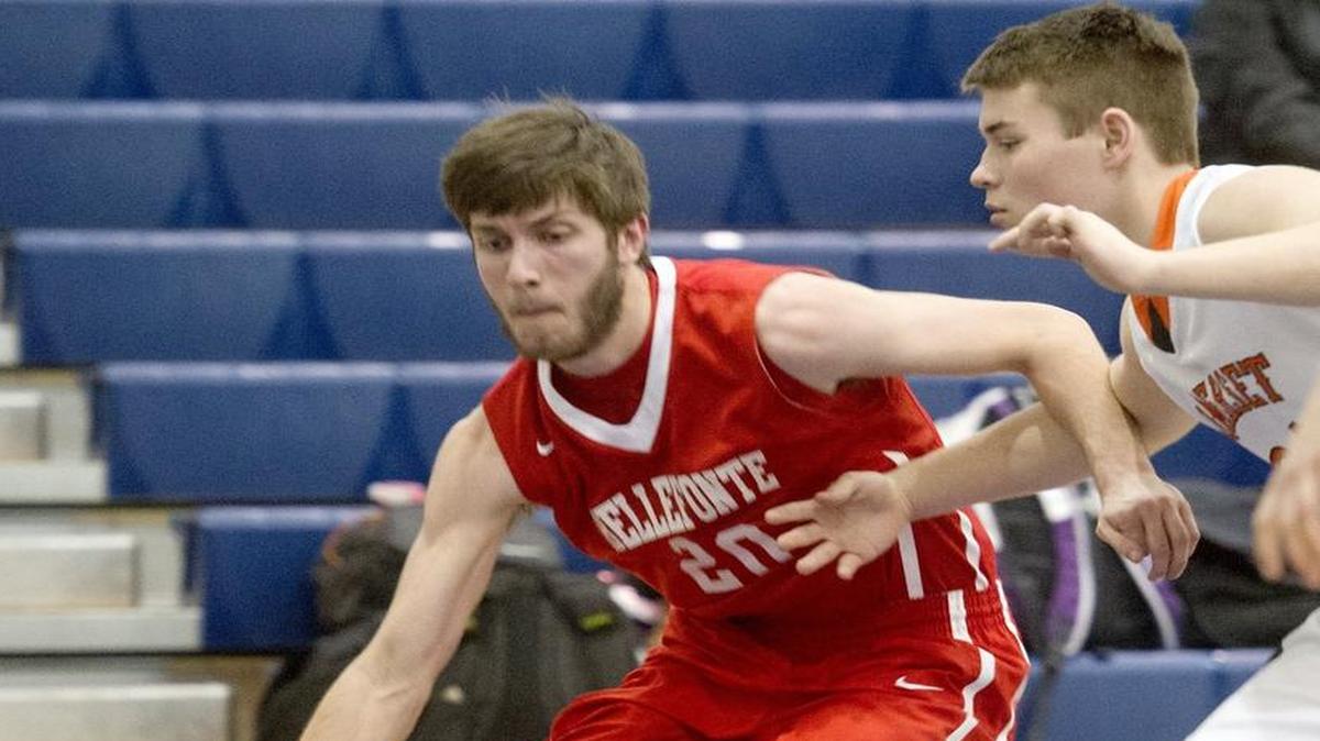 Bellefonte’s Hunter Knisely dribbles down the court from Somerset defenders during the District 6 boys basketball playoffs at Hollidaysburg High School on Monday, February 22, 2016.