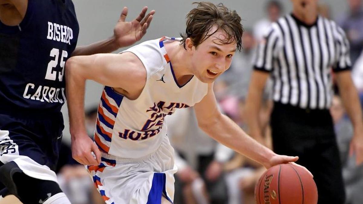 Jack Mangene, seen here last season, helped lead St. Joseph’s to a 67-49 win Wednesday night at Glendale.