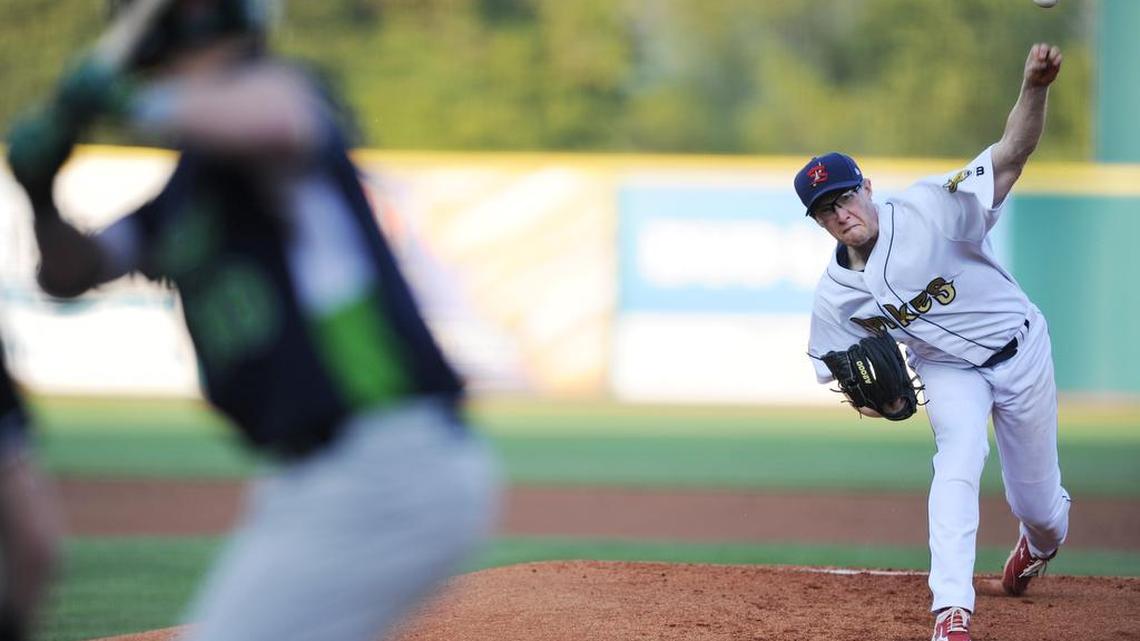 Spikes surrender lead late, falls to Auburn
