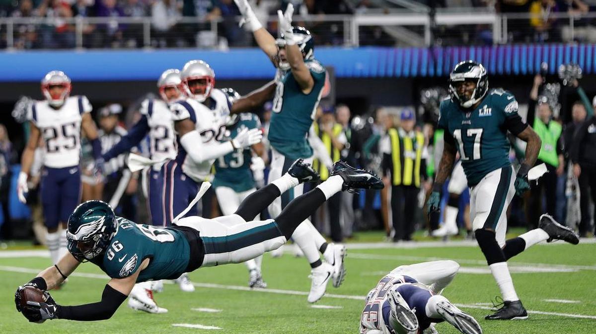 Philadelphia Eagles’ Zach Ertz dives into the end zone for a touchdown during the second half of the NFL Super Bowl 52 football game against the New England Patriots Sunday, Feb. 4, 2018, in Minneapolis.
